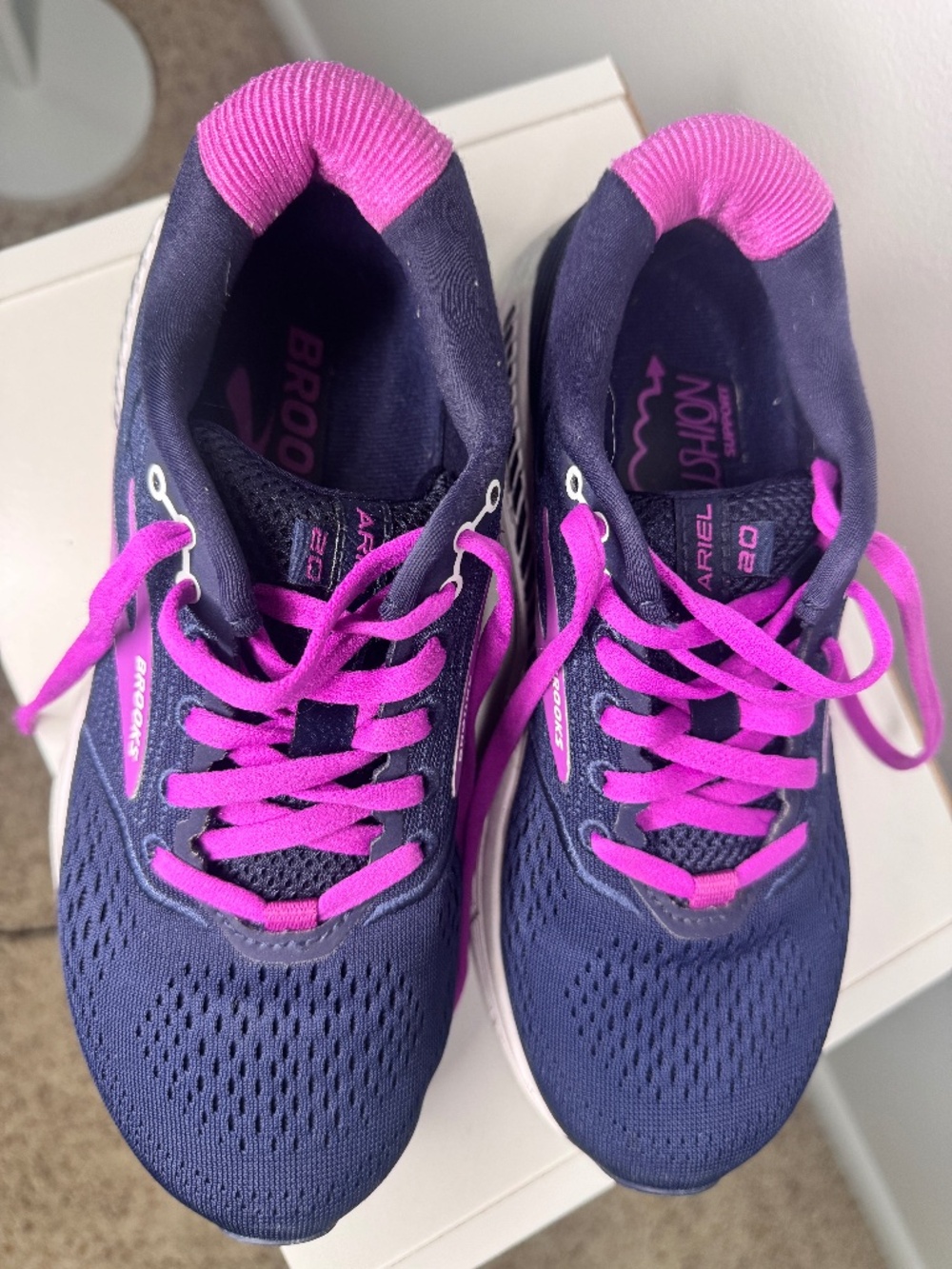 Brooks Ariel 20 size US women's 6.5., navy and pink